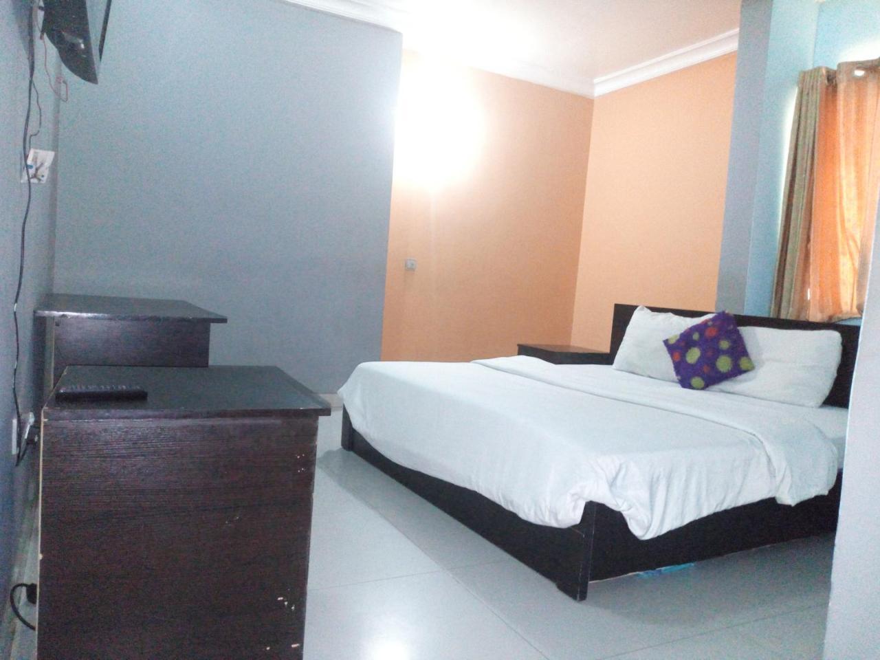 Festac Town Flamingo Hotel מראה חיצוני תמונה