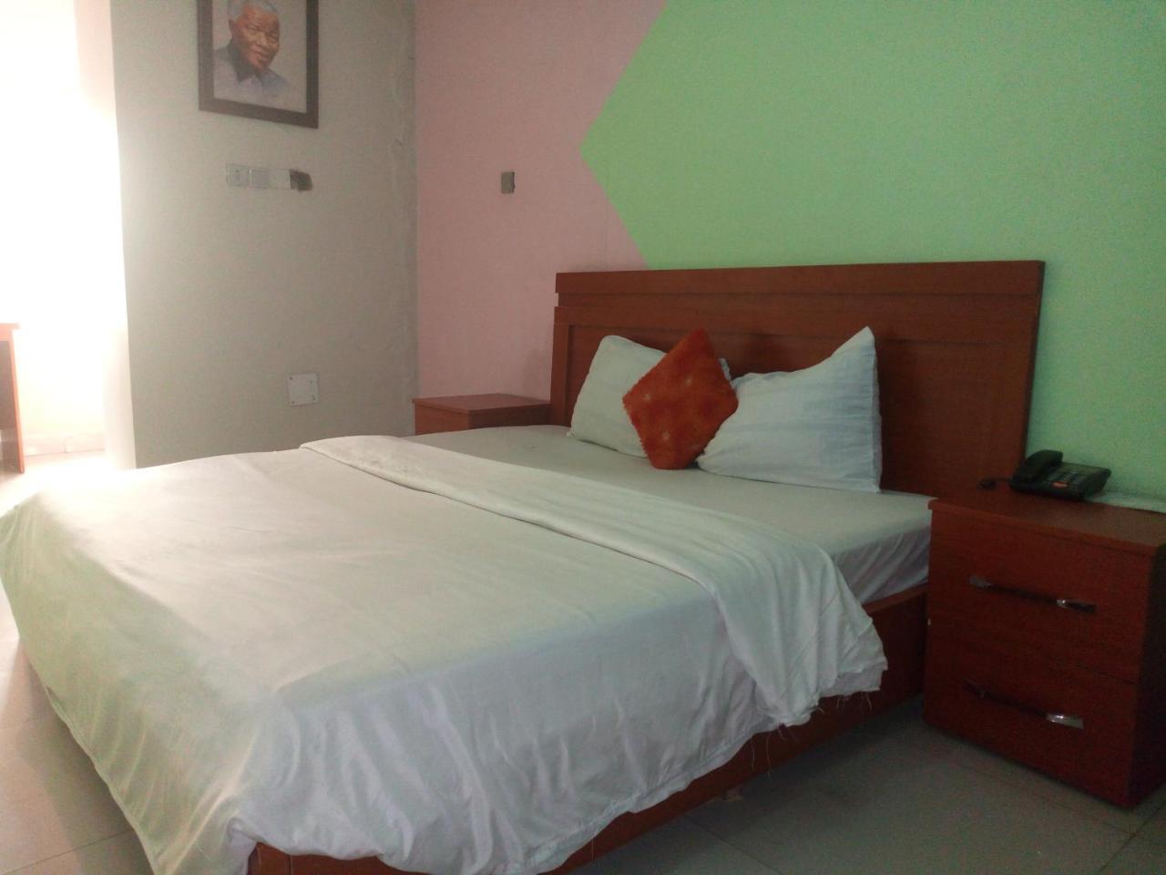 Festac Town Flamingo Hotel מראה חיצוני תמונה