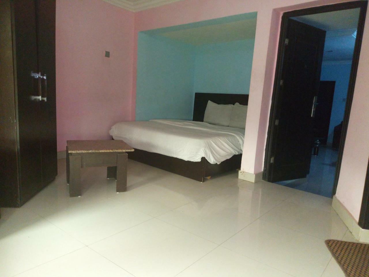 Festac Town Flamingo Hotel מראה חיצוני תמונה