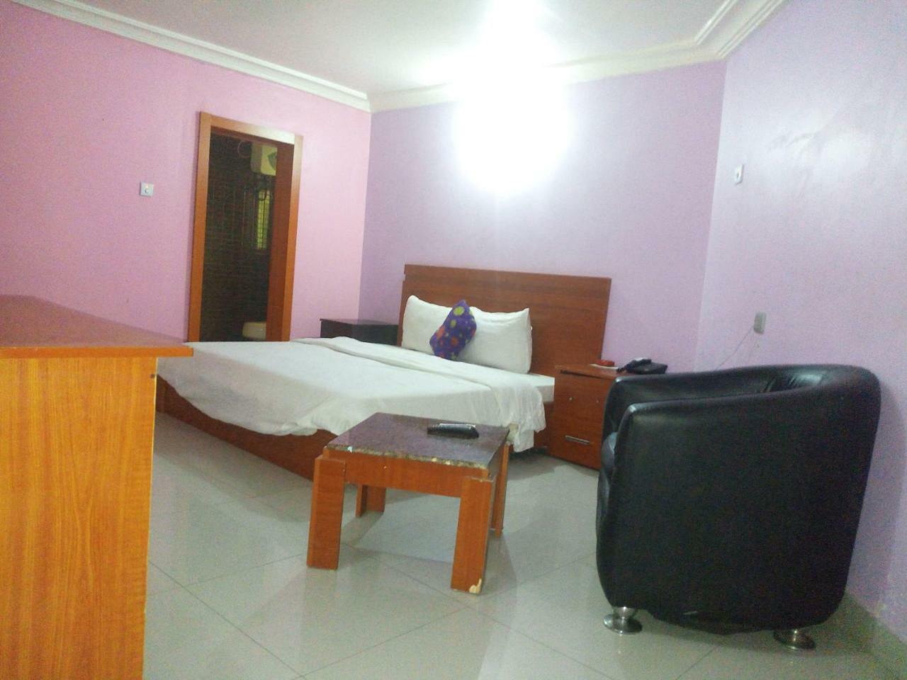 Festac Town Flamingo Hotel מראה חיצוני תמונה
