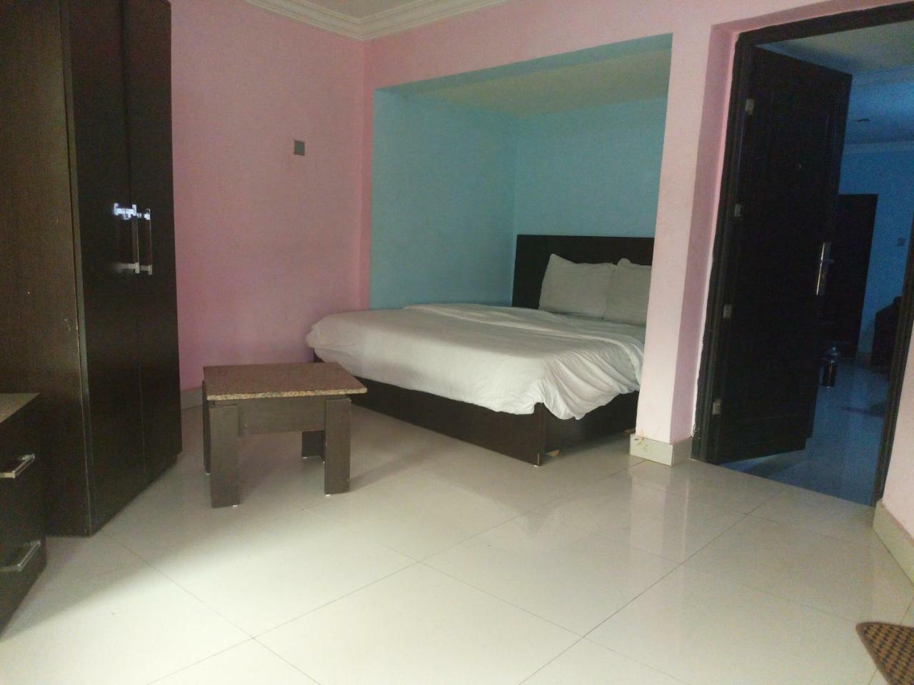 Festac Town Flamingo Hotel מראה חיצוני תמונה