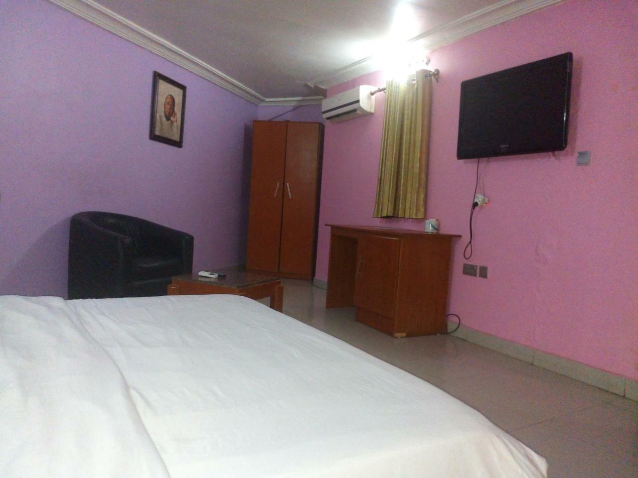 Festac Town Flamingo Hotel מראה חיצוני תמונה