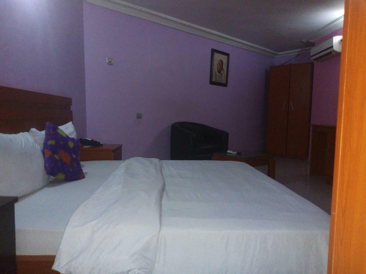 Festac Town Flamingo Hotel מראה חיצוני תמונה
